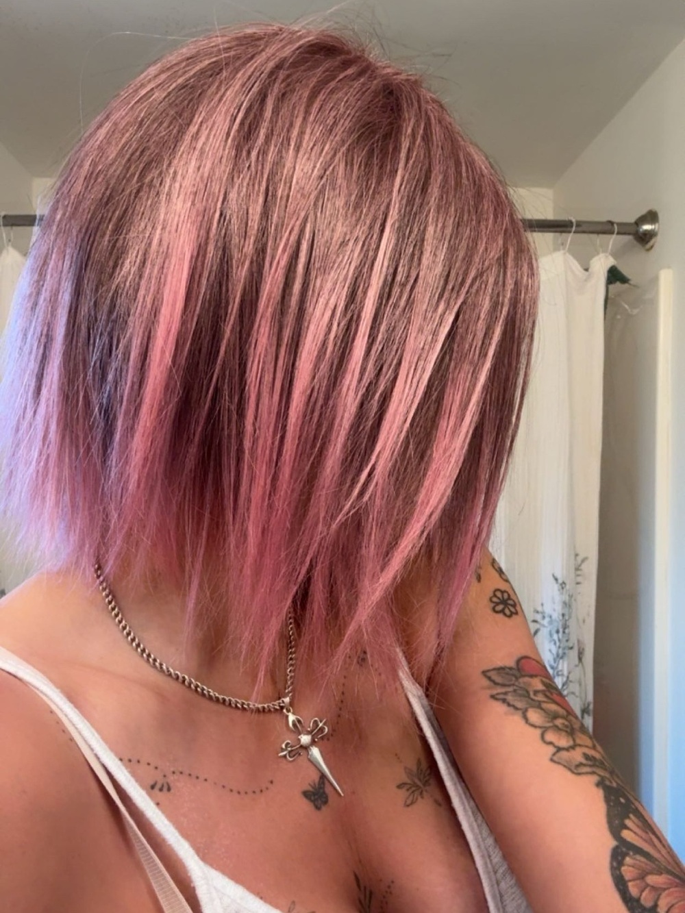 Stylish Pink Ombre Bob Wig - Women Accessories Hair Accessory - Picture 4 of 4